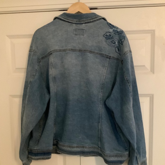 Universal thread embroidered denim jacket - Picture 2 of 3